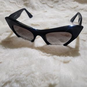 Cat eue sunglasses